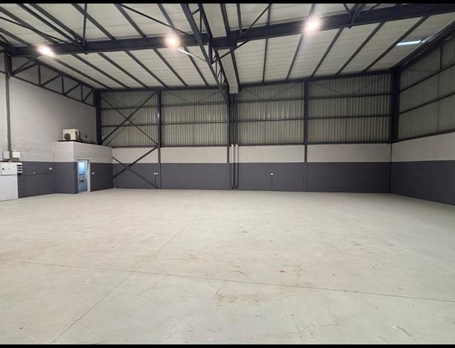 519M² WAREHOUSE TO LET IN STIKLAND INDUSTRIAL
